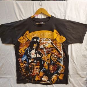 Guns N Roses T Shirt All Over Reprint Tee Size Large.  Single Stitch Giant Tag